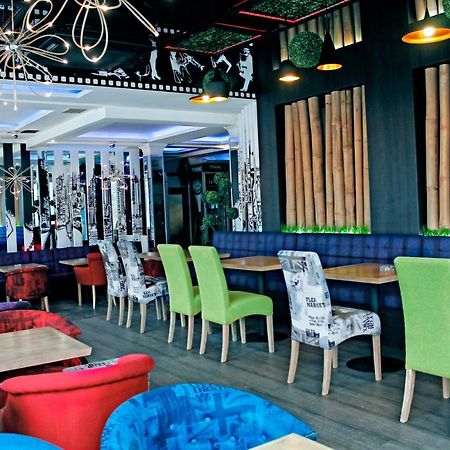 Estrada Lux Hotel Белград Екстериор снимка