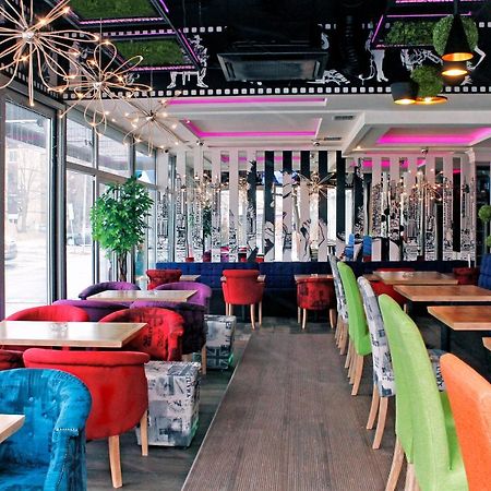 Estrada Lux Hotel Белград Екстериор снимка
