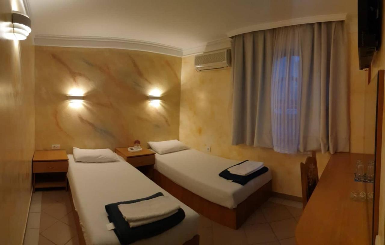 Estrada Lux Hotel Белград Екстериор снимка