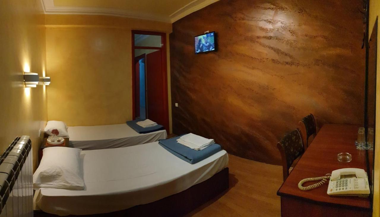 Estrada Lux Hotel Белград Екстериор снимка