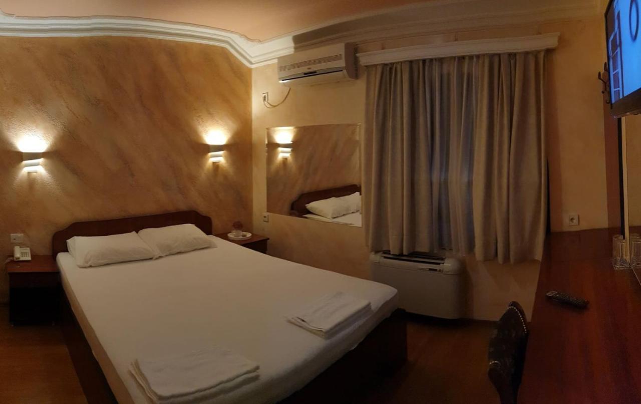 Estrada Lux Hotel Белград Екстериор снимка
